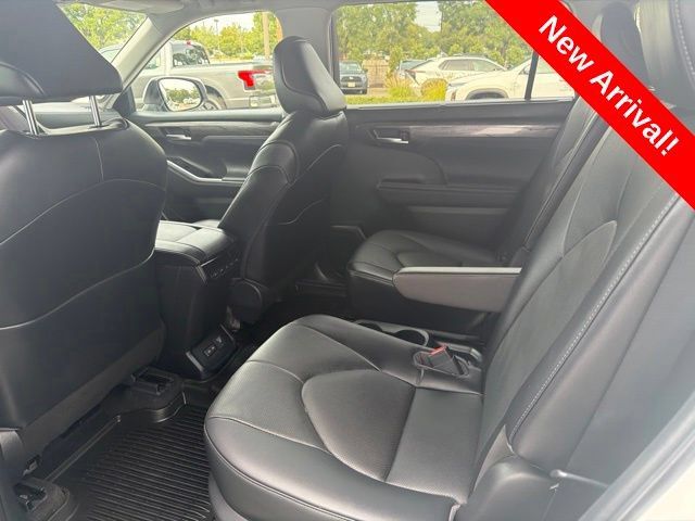 Used 2023 Toyota Highlander Limited AWD/4WD image 9