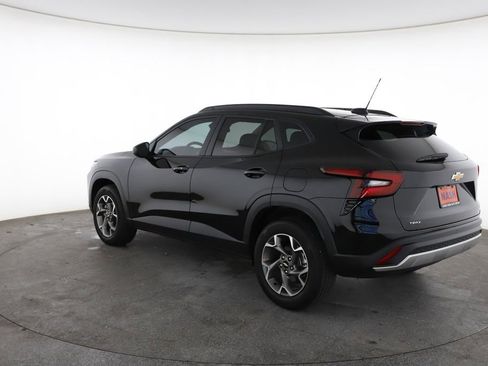 Used 2025 Chevrolet Trax LT w/ Driver Confidence Package FWD image 9