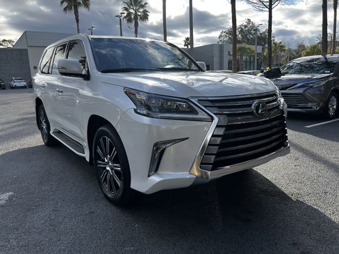 Used 2021 Lexus LX 570 4WD w/ 3rd Row & Luxury Pkg image 2