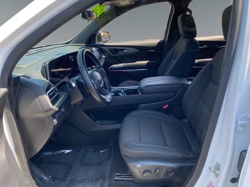 Used 2024 Chevrolet Traverse LT AWD/4WD image 9