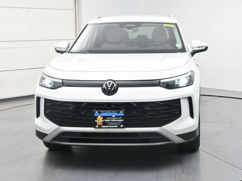 Used 2025 Volkswagen Tiguan SE AWD/4WD image 28