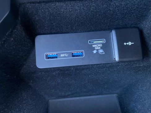 Used 2020 Land Rover Discovery Sport SE R-Dynamic image 21