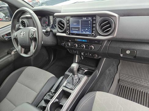 Certified 2022 Toyota Tacoma TRD Off-Road AWD/4WD image 13