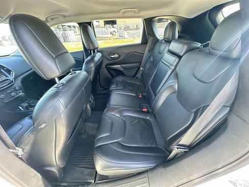 Used 2019 Jeep Cherokee Limited FWD image 24