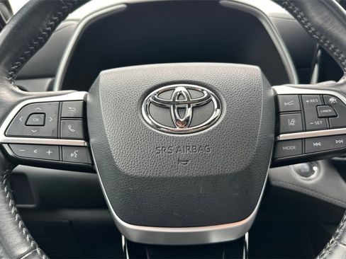 Used 2022 Toyota Highlander XSE image 28