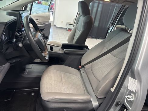 Used 2024 Toyota Sienna LE FWD image 23
