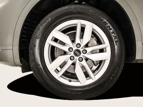 Used 2023 Audi Q5 2.0T Premium w/ Convenience Package image 9