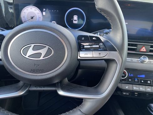 Certified 2025 Hyundai Elantra SEL FWD image 21