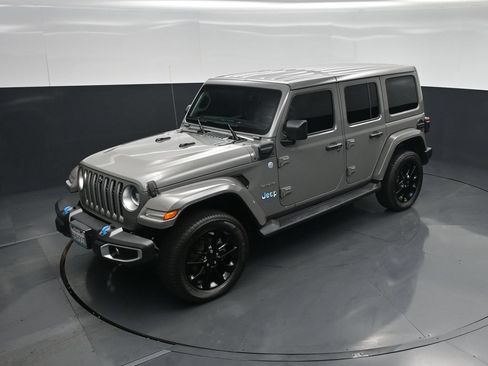 Used 2023 Jeep Wrangler Unlimited Sahara w/ Cold Weather Group AWD/4WD image 34