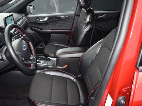 Certified 2025 Ford Escape ST-Line image 10