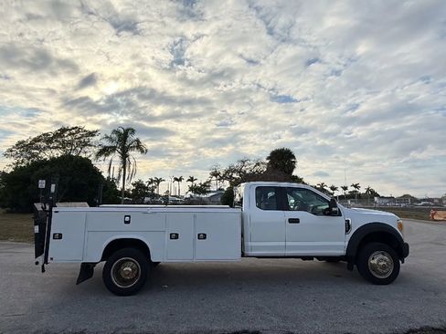 Used 2017 Ford F450 XL w/ Power Equipment Group image 4