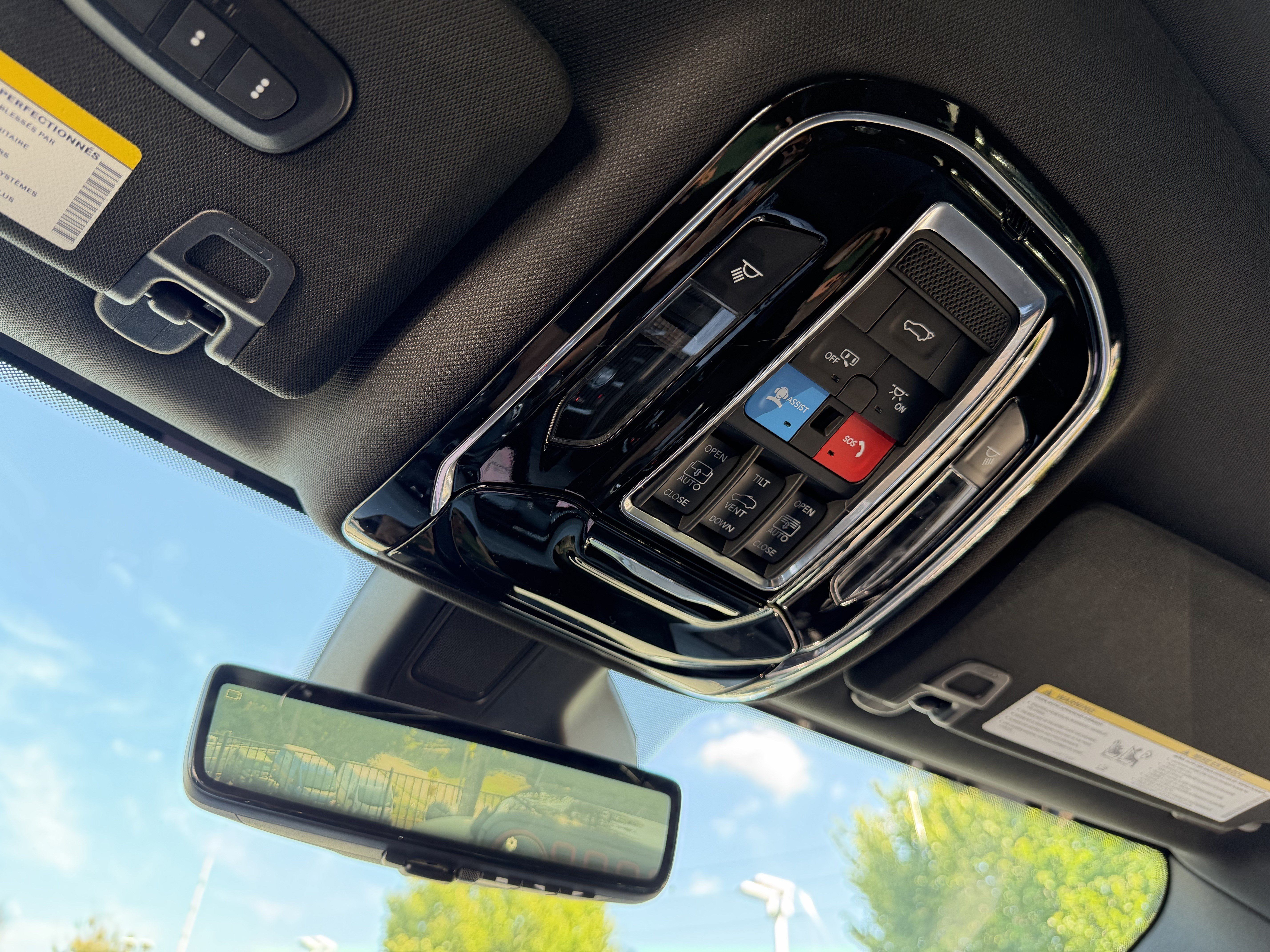 Used 2024 Jeep Grand Cherokee L Overland w/ Advanced Protech Group III AWD/4WD image 29