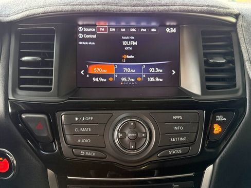 Used 2017 Nissan Pathfinder S image 30