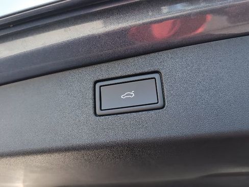 Used 2025 Volkswagen Tiguan SE image 26