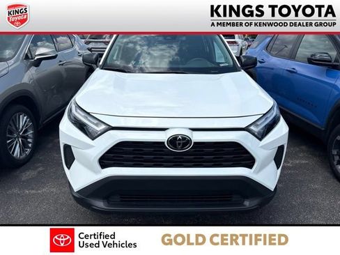 Used 2023 Toyota RAV4 LE AWD/4WD image 3