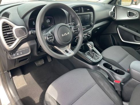 Used 2024 Kia Soul LX w/ Option Group 015 FWD image 5