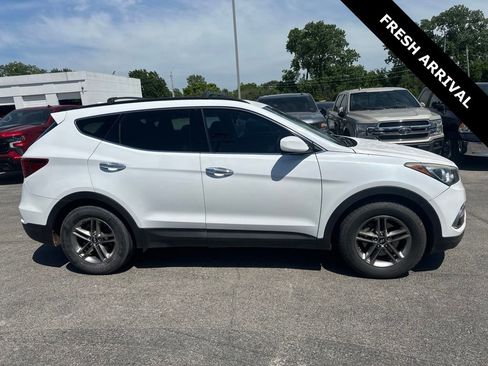 Used 2017 Hyundai Santa Fe Sport FWD image 2
