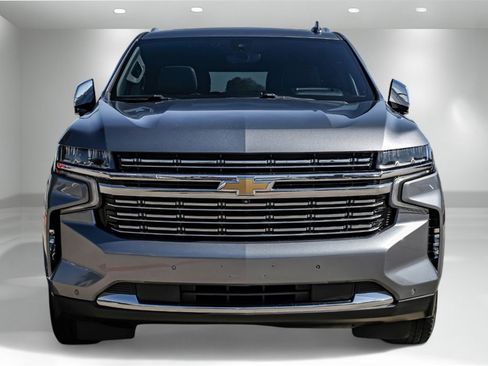 Used 2021 Chevrolet Suburban Premier w/ Premium Package image 7