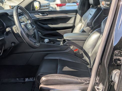 Used 2022 Jeep Grand Cherokee L Overland w/ Advanced Protech Group III AWD/4WD image 16