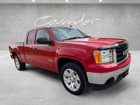 Used 2007 GMC Sierra 1500 SLE w/ Texas Edition RWD image 2