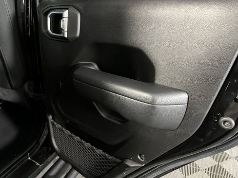 Certified 2023 Jeep Gladiator Willys image 27