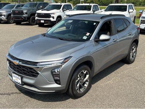 Used 2024 Chevrolet Trax LT w/ Driver Confidence Package FWD image 26
