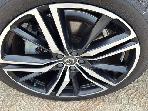 Used 2018 Volvo XC60 T6 R-Design w/ Convenience Package image 16