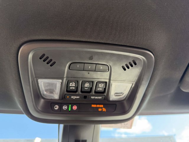Certified 2023 Chevrolet Traverse RS AWD/4WD image 35