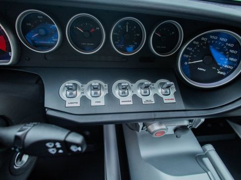 Used 2006 Ford GT RWD image 58