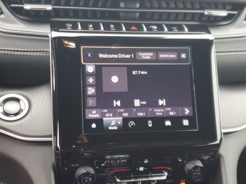 New 2025 Jeep Grand Cherokee L Altitude RWD image 23