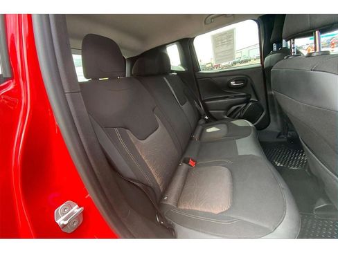 Used 2023 Jeep Renegade Latitude image 27