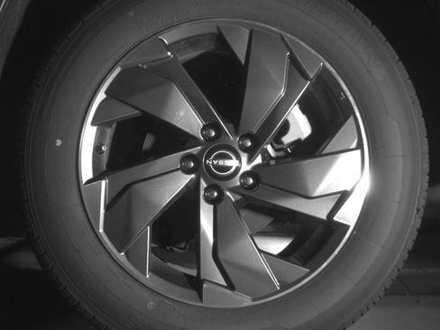 Used 2025 Nissan Rogue SV image 14