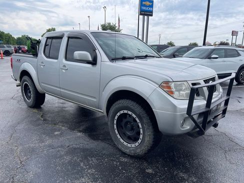 Used 2009 Nissan Frontier PRO-4X w/ Technology Pkg AWD/4WD image 2