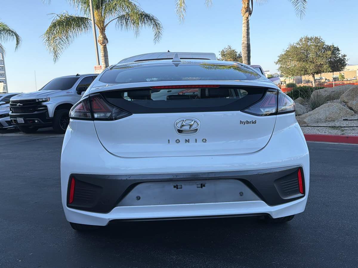 Used 2020 Hyundai Ioniq Limited FWD image 6
