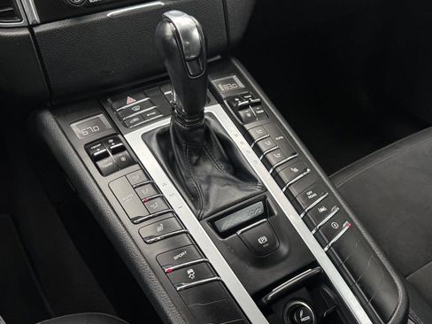 Used 2018 Porsche Macan Sport Edition image 31