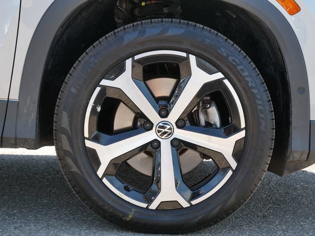 Certified 2025 Volkswagen Tiguan SE AWD/4WD image 9