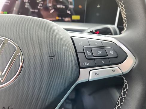 New 2026 Volkswagen Tiguan SE image 12