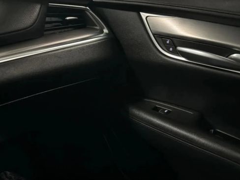 Used 2019 Cadillac XT5 Luxury AWD/4WD image 16