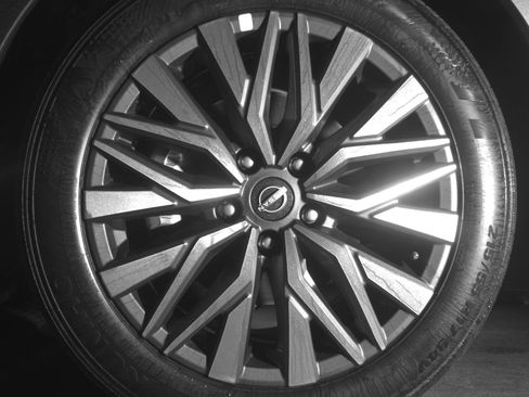 Used 2025 Nissan Altima 2.5 SV FWD image 12