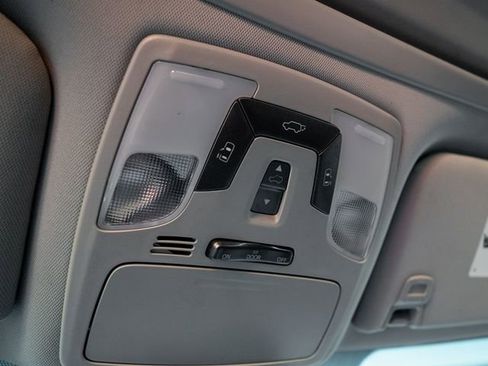 Used 2016 Toyota Sienna SE image 23