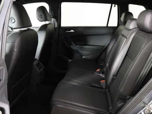 Used 2019 Volkswagen Tiguan SEL R-Line AWD/4WD image 16