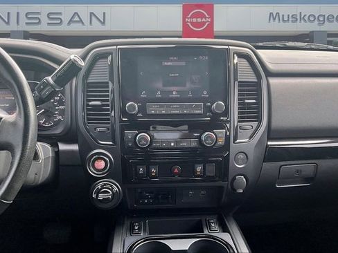 Used 2024 Nissan Titan SV w/ SV Convenience Package AWD/4WD image 9