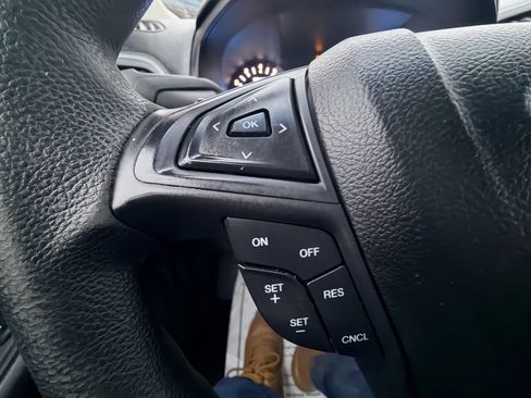 Used 2018 Ford Edge SE image 7