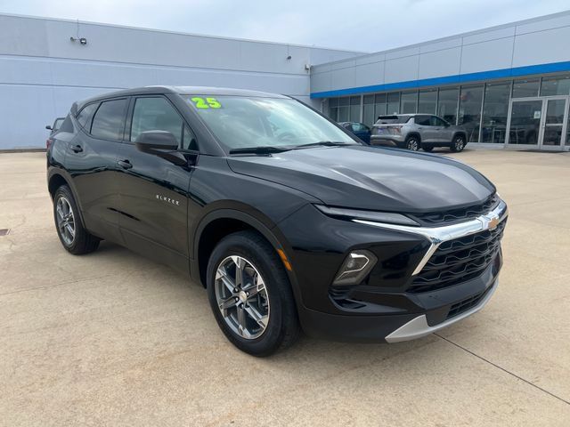 Used 2025 Chevrolet Blazer LT AWD/4WD image 7