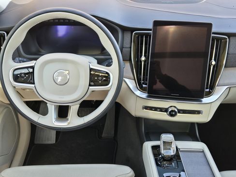 New 2026 Volvo XC90 B6 Ultra w/ Protection Package image 31