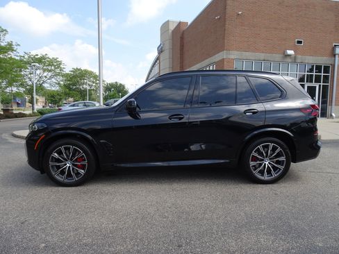 Used 2024 BMW X5 xDrive40i w/ M Sport Package AWD/4WD image 2