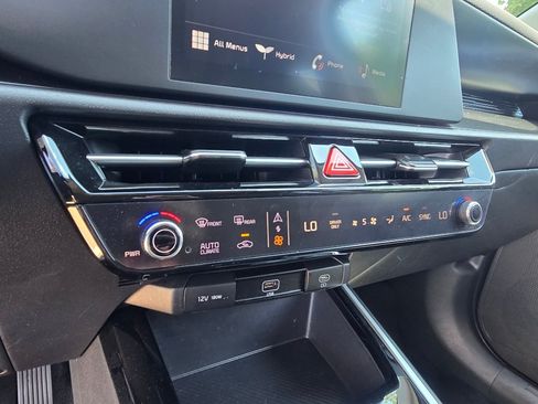 Used 2025 Kia Niro LX FWD image 22