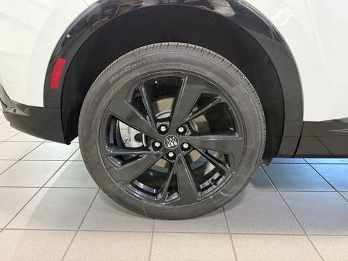 Certified 2025 Buick Envision Sport Touring image 9