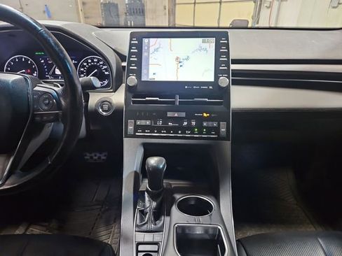 Used 2019 Toyota Avalon Touring w/ Advanced Safety Package image 18