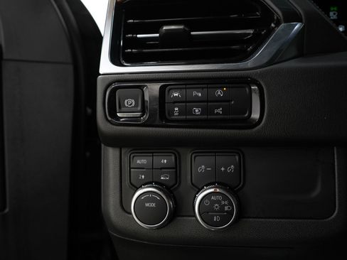 Used 2025 GMC Yukon Denali AWD/4WD image 26
